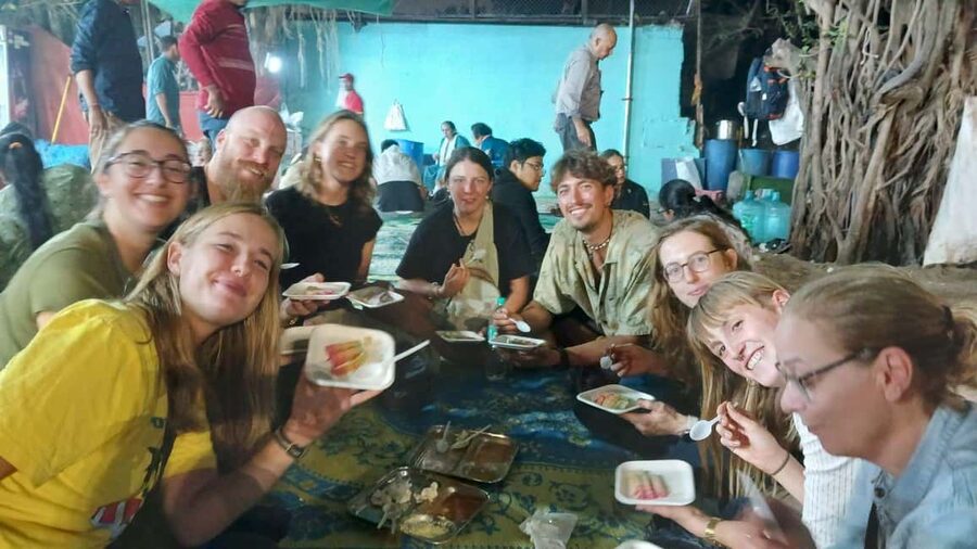 Mumbai Street Food Tour with Evening Bazaar Walk - Bhuleshwar by shared cab and on foot