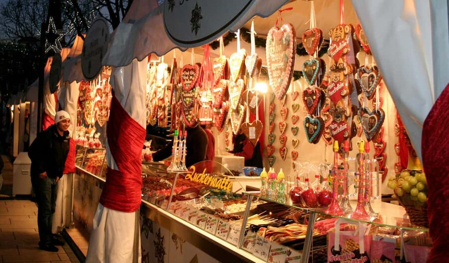 Munich Premium Christmas Market Hopping with Sightseeing Tour - A warm drink with local guidance