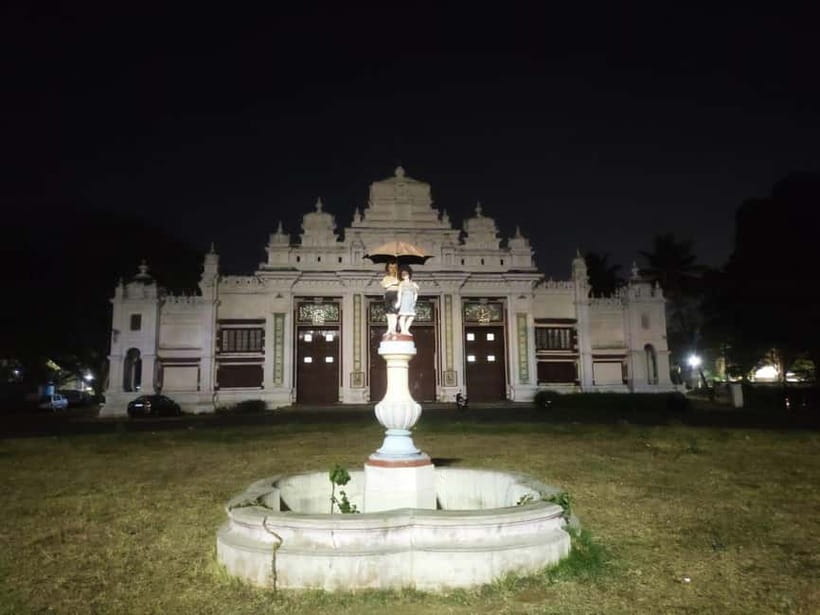 Mysore: Palace, Art Gallery & Devaraja Market Walking Tour - Mysore Palace: 75 minutes of royal spectacle