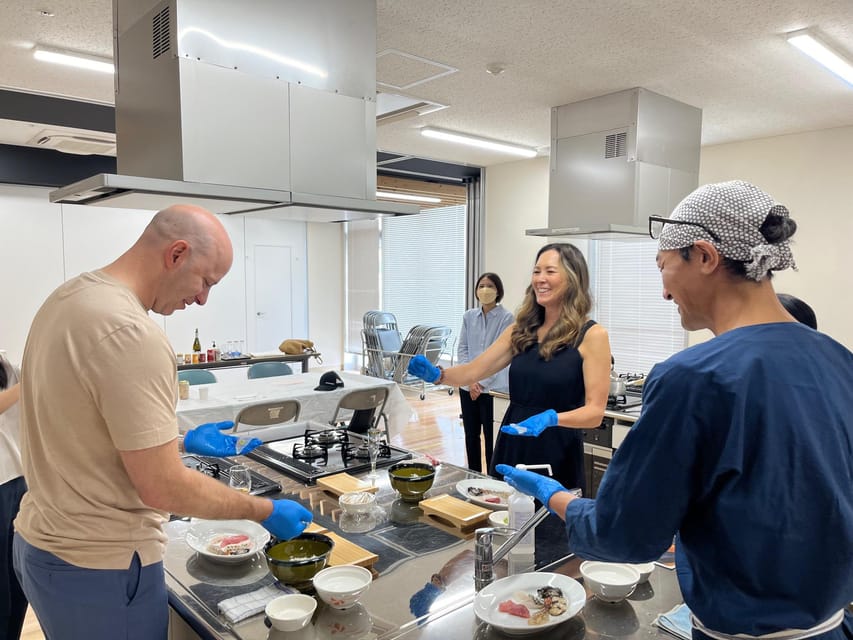 Naha Makishi Public Market : Sushi making experience - Learning the sushi basics in 45 minutes
