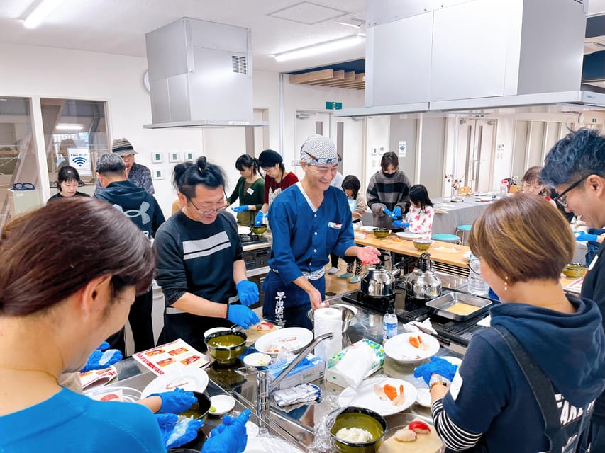 Naha Makishi Public Market : Sushi making experience - Touring the fish stalls before lunch