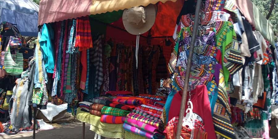 Nairobi: Explore Maasai Market for Unique Souvenirs - First stop: Nairobi’s local gift and craft shops