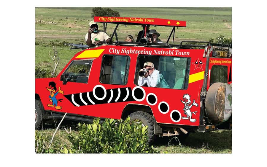 Nairobi: Hop on Hop off and Maasai market Collections Visit - Pass Kibera from the vehicle