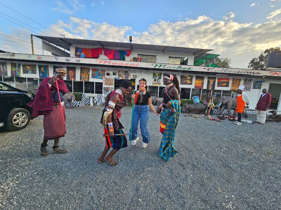 Nairobi: Hop on Hop off and Maasai market Collections Visit - Guides, pace, and the $98 value