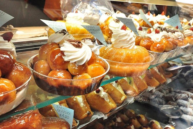 Naples Street Food Experience with local guide - Small Group Tour - Pignasecca Market and Artisan Naples