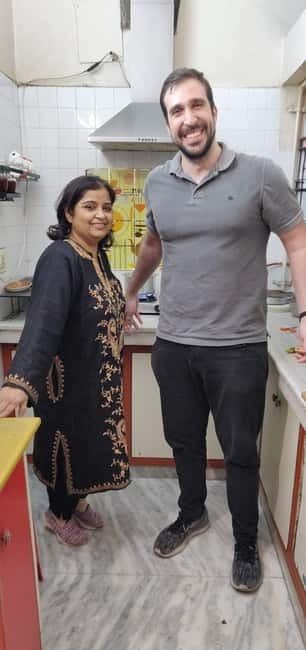 New Delhi: Traditional Indian Cooking Class & Market Visit - Choosing between the 11 a.m. and 4 p.m. sessions
