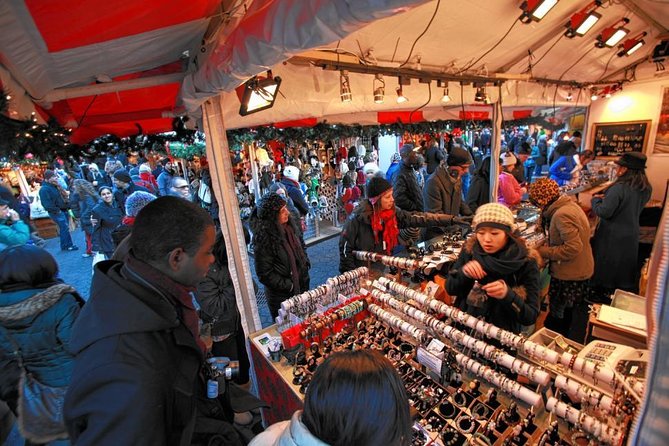 New York City Christmas Holiday Lights and Markets Walking Tour - Why this Christmas walk works in New York