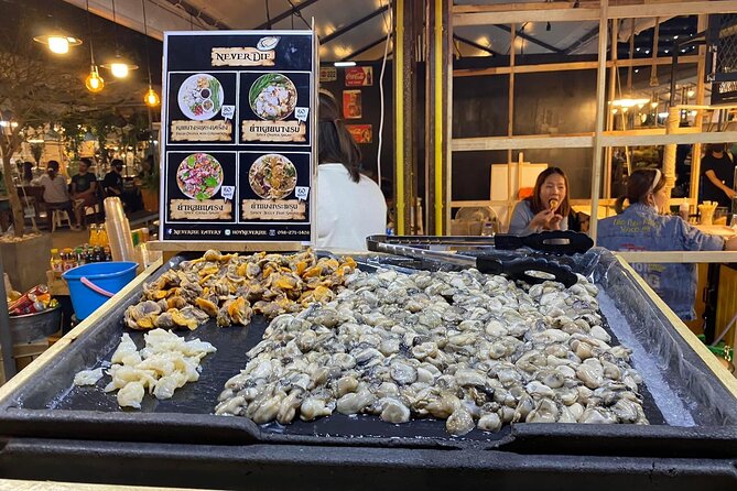 Night life in Bangkok - Jodd Fairs Train Night Market(Joint) - The guide can make or break the evening