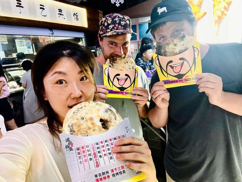 Night Market Haggling Adventure with an English Guide! - Why Panjiayuan Works Best at Night