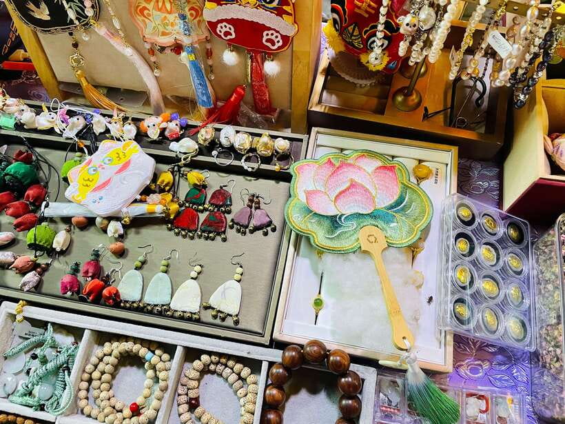Night Market Haggling Adventure with an English Guide! - What $68 Buys You