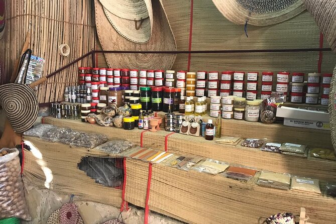 Nizwa Market, Nizwa Fort, Misfat Al Abriyeen, Jabal Shams - Jabal Shams: the high point of the day