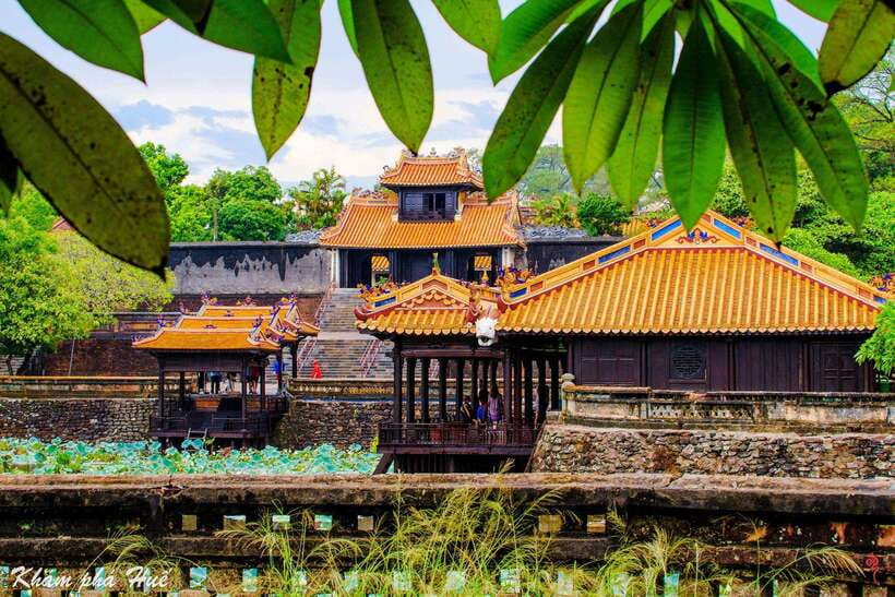 Official Hue: Dragon Boat, Imperial Citadel, & Market tour - A quiet start on the Perfume River