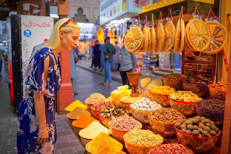 Old Dubai Guided Tour With Photographer: Souks & Street Food - What the photography option really adds