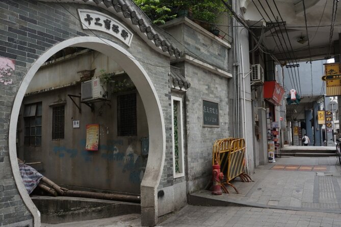 Old Guangzhou Backstreet Alley Local Market Walking Private Tour - Qingping Medicine Market and the city’s working side