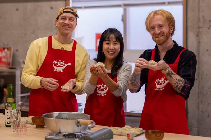 Osaka: Cooking Class & Sake Tasting with Local Market Visit - Making okonomiyaki the Osaka way