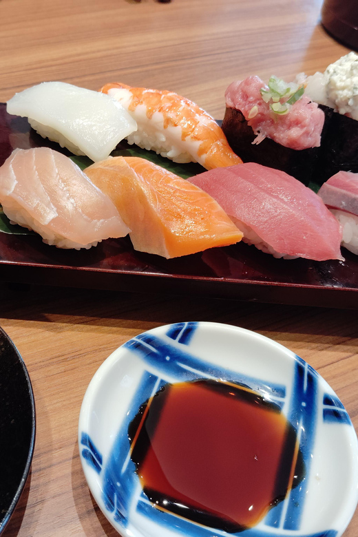 Osaka: Kuromon Market 1.5-Hour Seafood & Street Food Tour - Best timing and practical expectations
