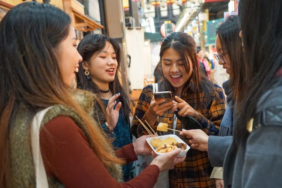 Osaka: Kuromon Market Food Walking Tour (6 stops, 6 tastes) - Kuromon Market turns lunch into a lesson