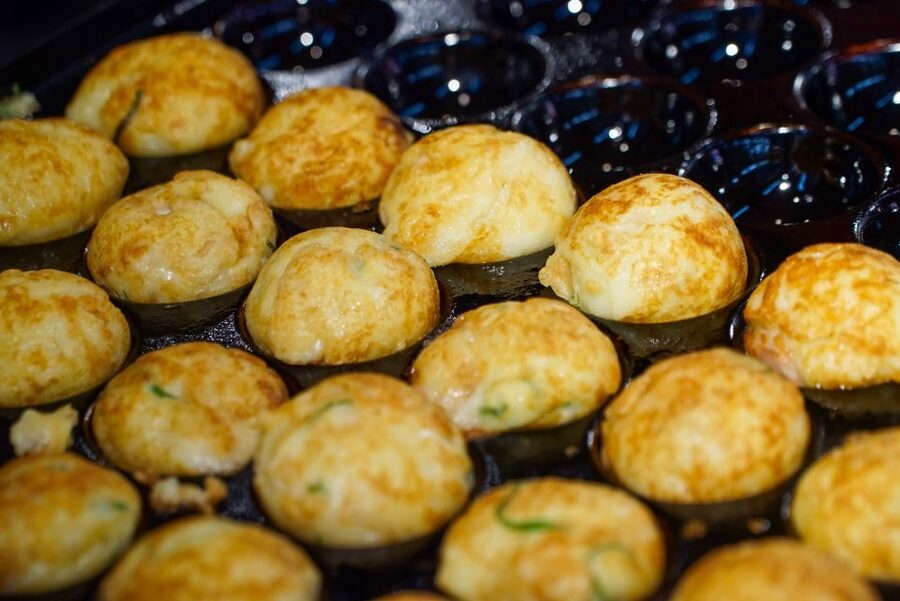Osaka: Kuromon Market Food Walking Tour (6 stops, 6 tastes) - Kitchen Street is the best souvenir stop