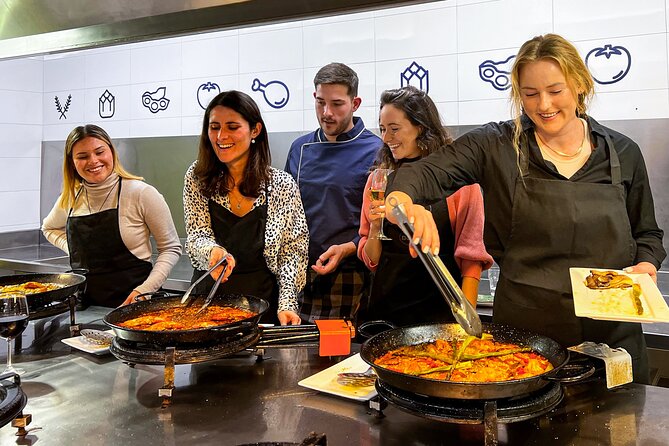 Paella Cooking Class, Wine Tasting & Central Market in Valencia - Group size, pace, and atmosphere
