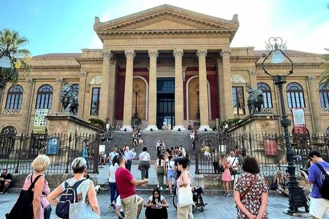 Palermo, a tour of unique monuments and colorful markets - Piazza Olivella and the first Baroque details