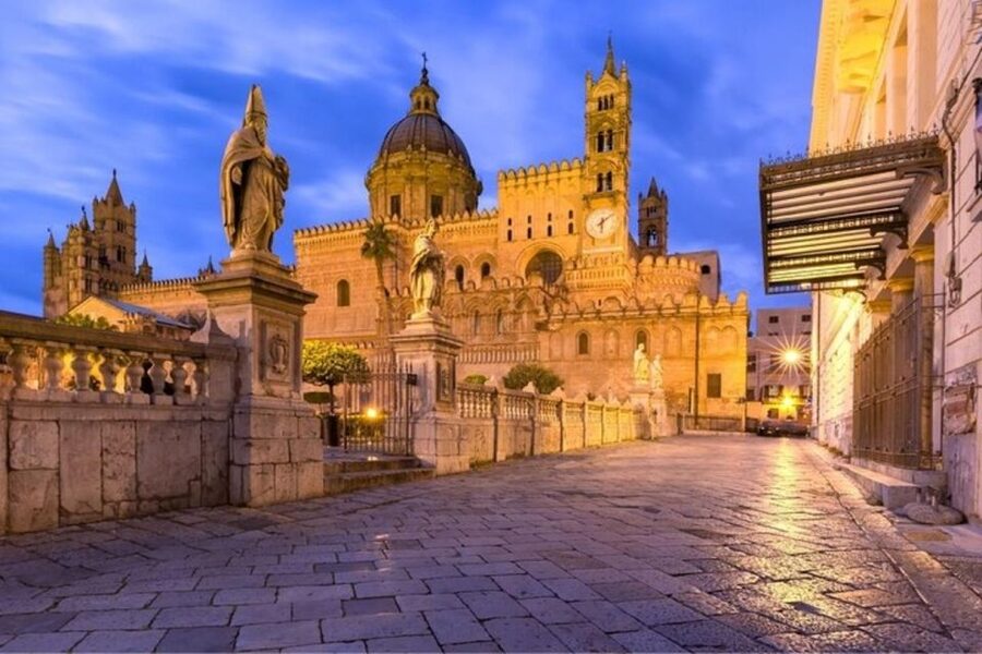 Palermo : Historic Markets & monuments Walking Tour - Quattro Canti and Fontana Pretoria