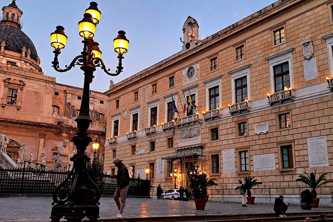 Palermo in 2 hours Main monuments and historic markets - Piazza Olivella and the Baroque side of Palermo