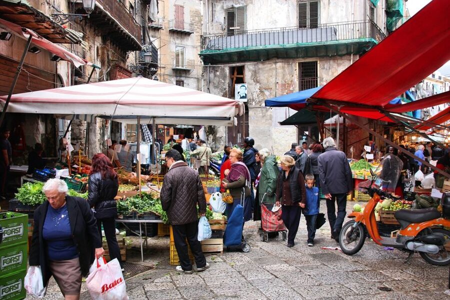 Palermo: Market Tour and Sicilian Cooking Class with Lunch - Inside the kitchen with a Palermo chef