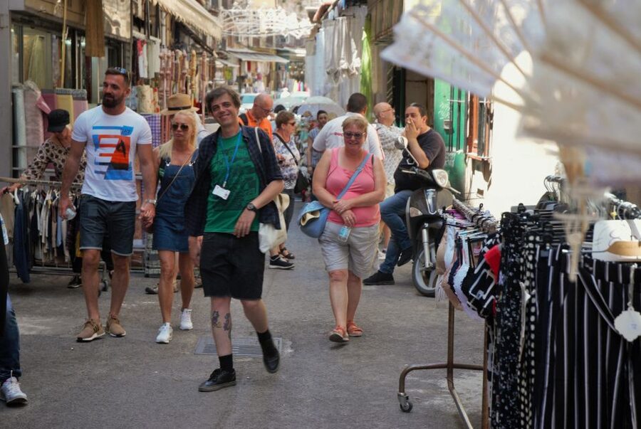 Palermo: Street Food and Local Market Tasting Tour - Starting between the bronze lions of Teatro Massimo