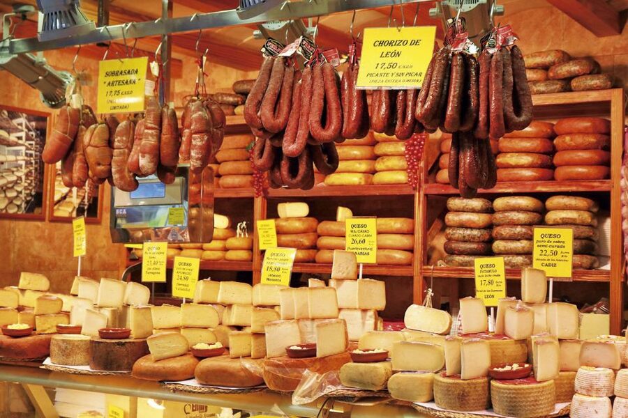 Palma: 2.5-Hour Chinatown Market Tour - Workshops, small businesses, and work behind the doors