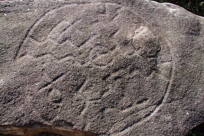 Palma Sola Secrets Petroglyphs Culture & Market Flavors withLunch - Mercado Central: Acapulco Beyond the Resort Strip