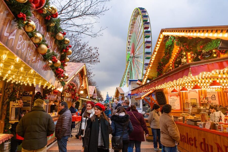 Paris: Christmas Market Guided at Notre Dame & Food Tasting - The bouquinistes along the Seine
