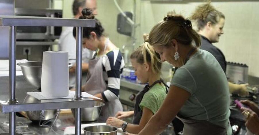 Paris: Full-Day Cooking Class, Market Tour and Lunch - Key points at a glance