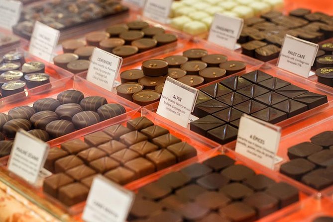 Paris Marché d’Aligre Walking Tour with Chocolate and Cheese Tasting - The outdoor and covered market walk