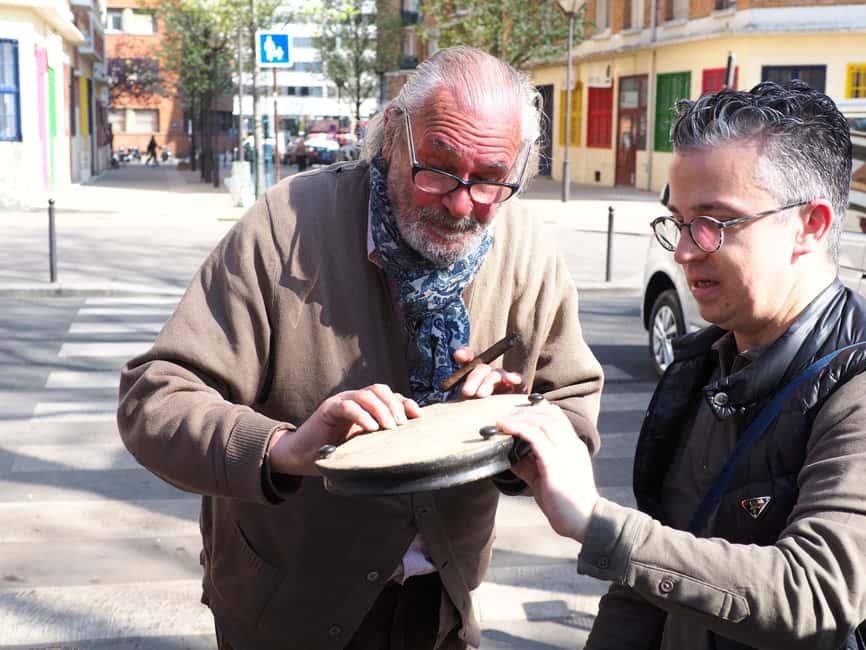 Paris: Saint Ouen Flea Market Guided Tour - Why Saint Ouen is easier with a guide