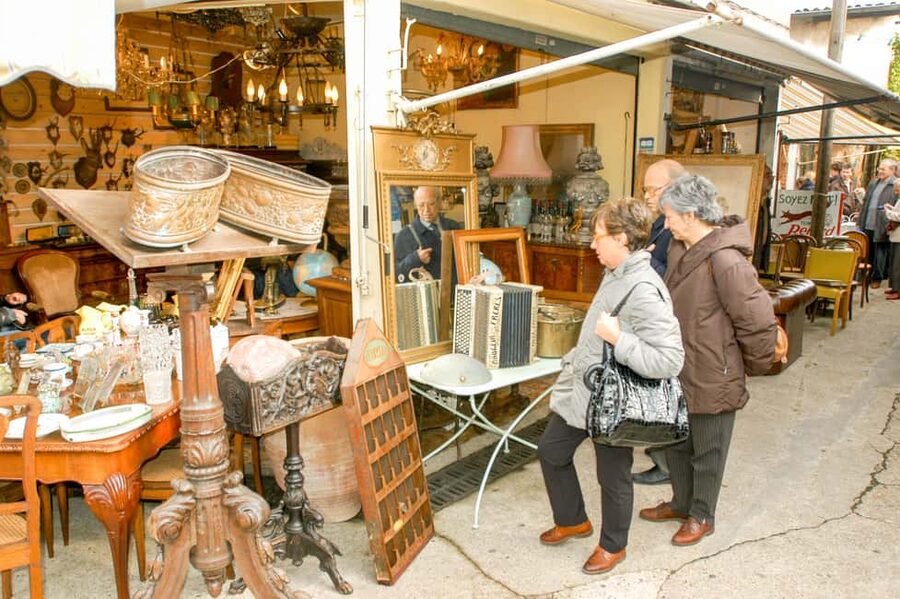 Paris: Saint Ouen Flea Market Guided Tour - Vernaison and the first taste of Saint Ouen