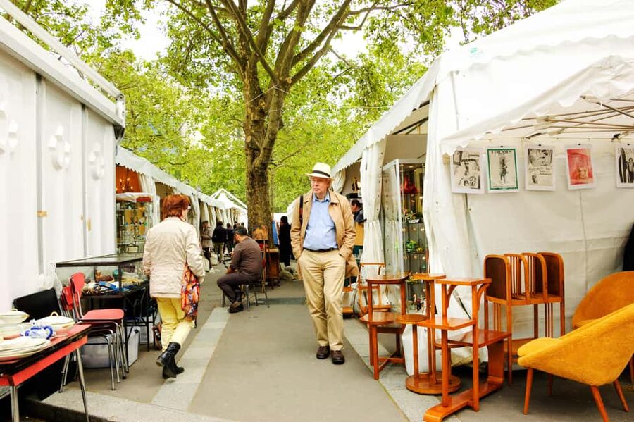 Paris: Saint Ouen Flea Market Guided Tour - Meeting your guide at La Recyclerie