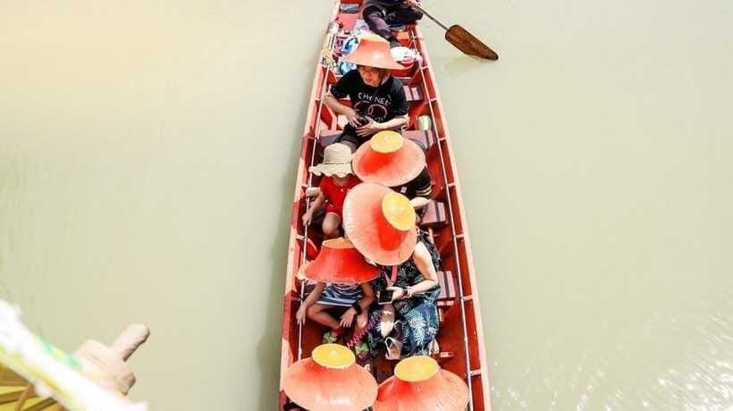 Pattaya: Buddha, Floating Market, Gems Museum Tour & Lunch - The floating market and the question of time