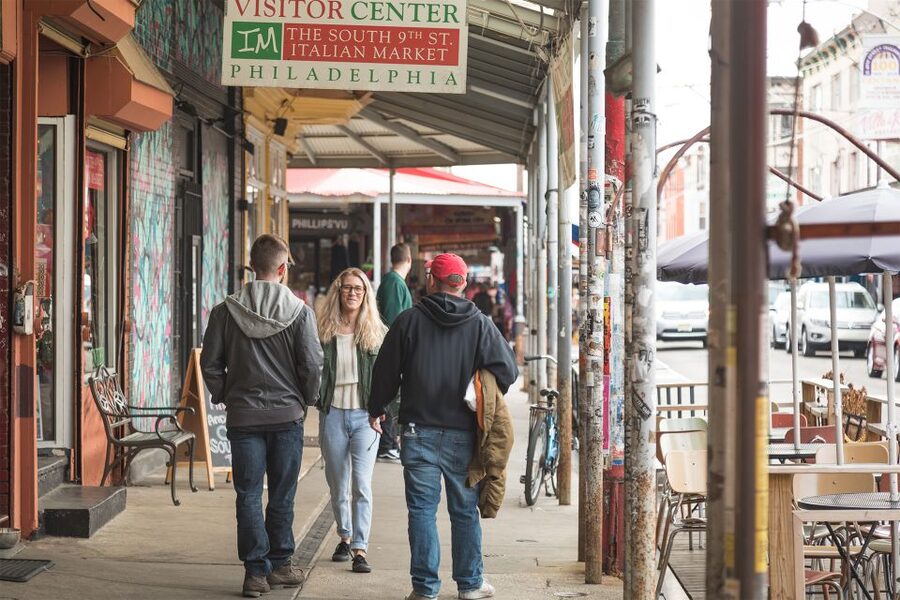Philadelphia: Italian Market Walking Food Tour - Isgro Pastries and handmade cannoli