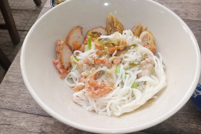 Phnom Penh Local Market & Morning Food Tour Include Drinks - Fresh noodles near Wat Phnom