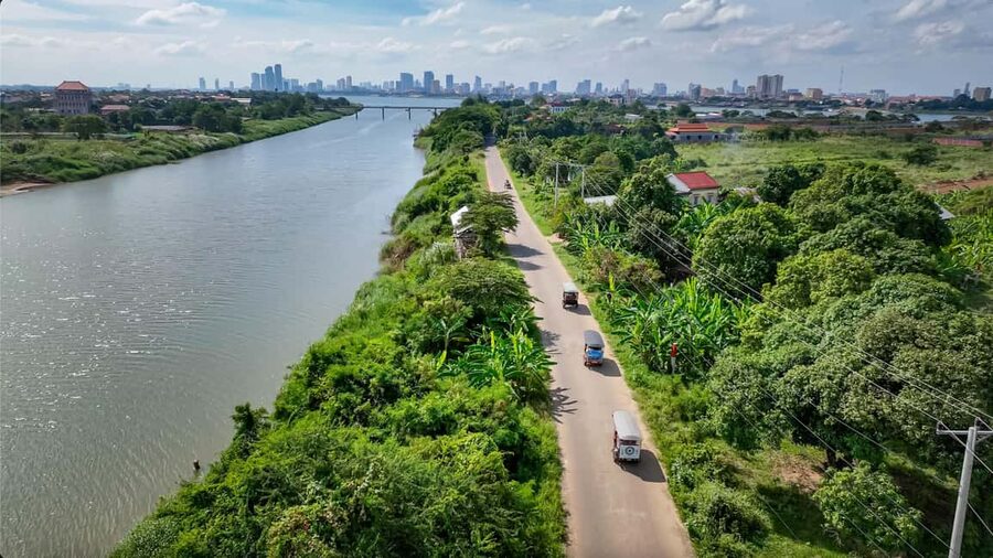 Phnom Penh Morning Foodie & Market Tour by Tuk Tuk - Khmer coffee in a small café