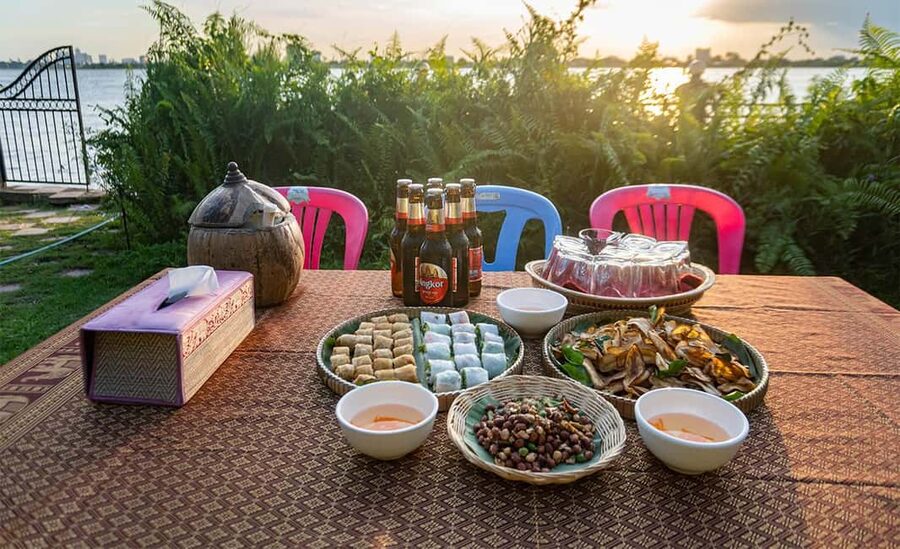 Phnom Penh Morning Foodie & Market Tour by Tuk Tuk - First stop: noodle soup and a Cambodian breakfast