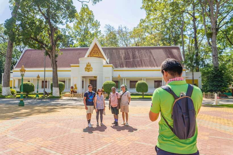 Phnom Penh: Morning Foodie, Market Walking & Street Art Tour - Who should book this Phnom Penh food tour?