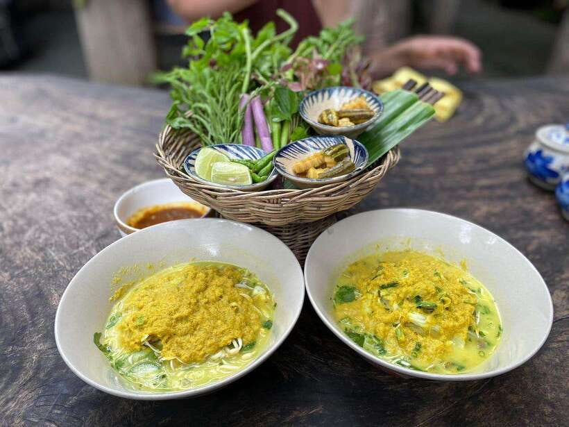 Phnom Penh: Morning Foodie, Market Walking & Street Art Tour - A food tour that reads the city through breakfast