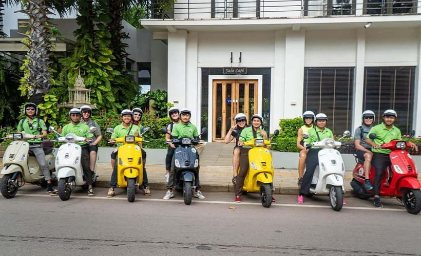 Phnom Penh: Morning Foodie, Market Walking & Street Art Tour - Guides Kim and Lyna add the human side