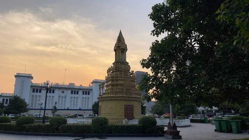 Phnom Phnom: Local Market & Culture Walking of City Tour - Royal Palace Park adds the city’s royal story