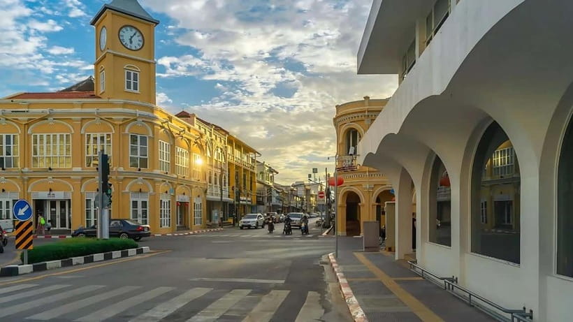 Phuket: Full Day City Tour with Night Market - Guides, transport, and the small-group advantage
