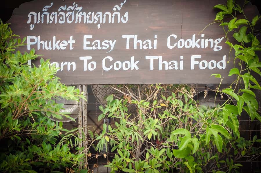 Phuket: Half Day Easy Thai Cooking Class & Local Market Tour - Practical details that affect your decision