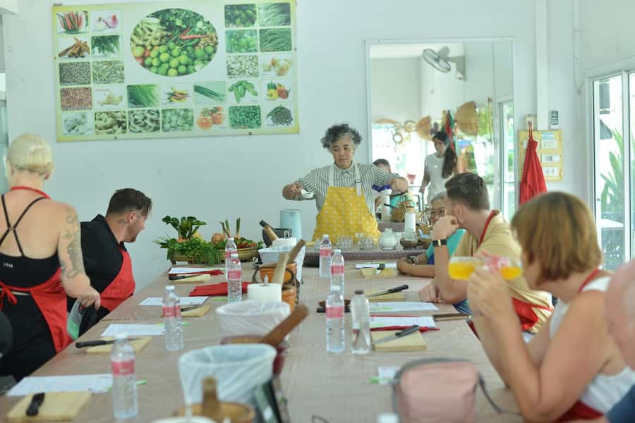 Phuket: Half Day Thai Cooking Experience with Market Tour - Halal and vegetarian arrangements