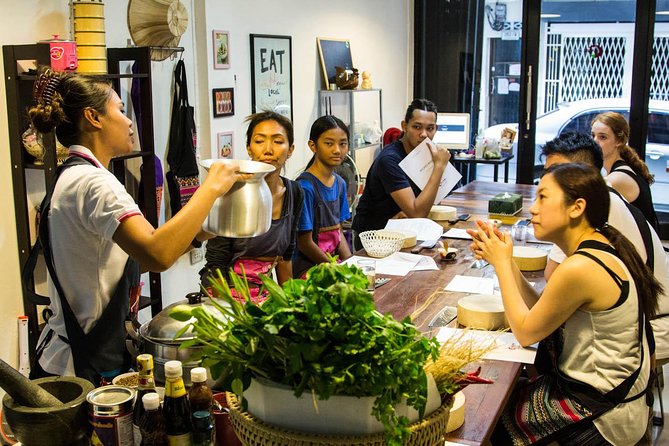 Pink Chili - Thai Cooking Class and Market Tour in Bangkok - Getting there and managing the four-hour schedule