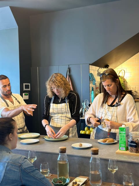 Porto: Local Market Tour & Cooking Class/Showcooking - Crossing the Luís I Bridge by metro